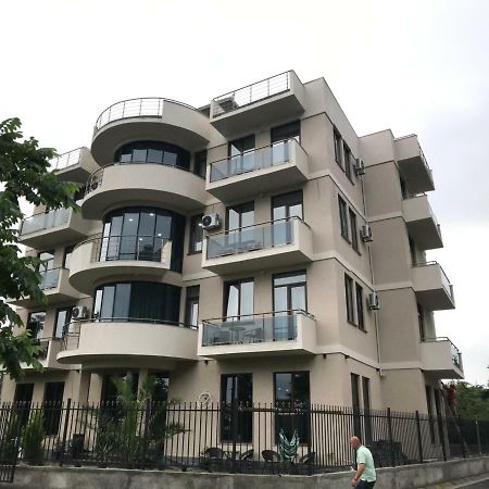 Hotel Fleur De Lis Gonio Exteriör bild