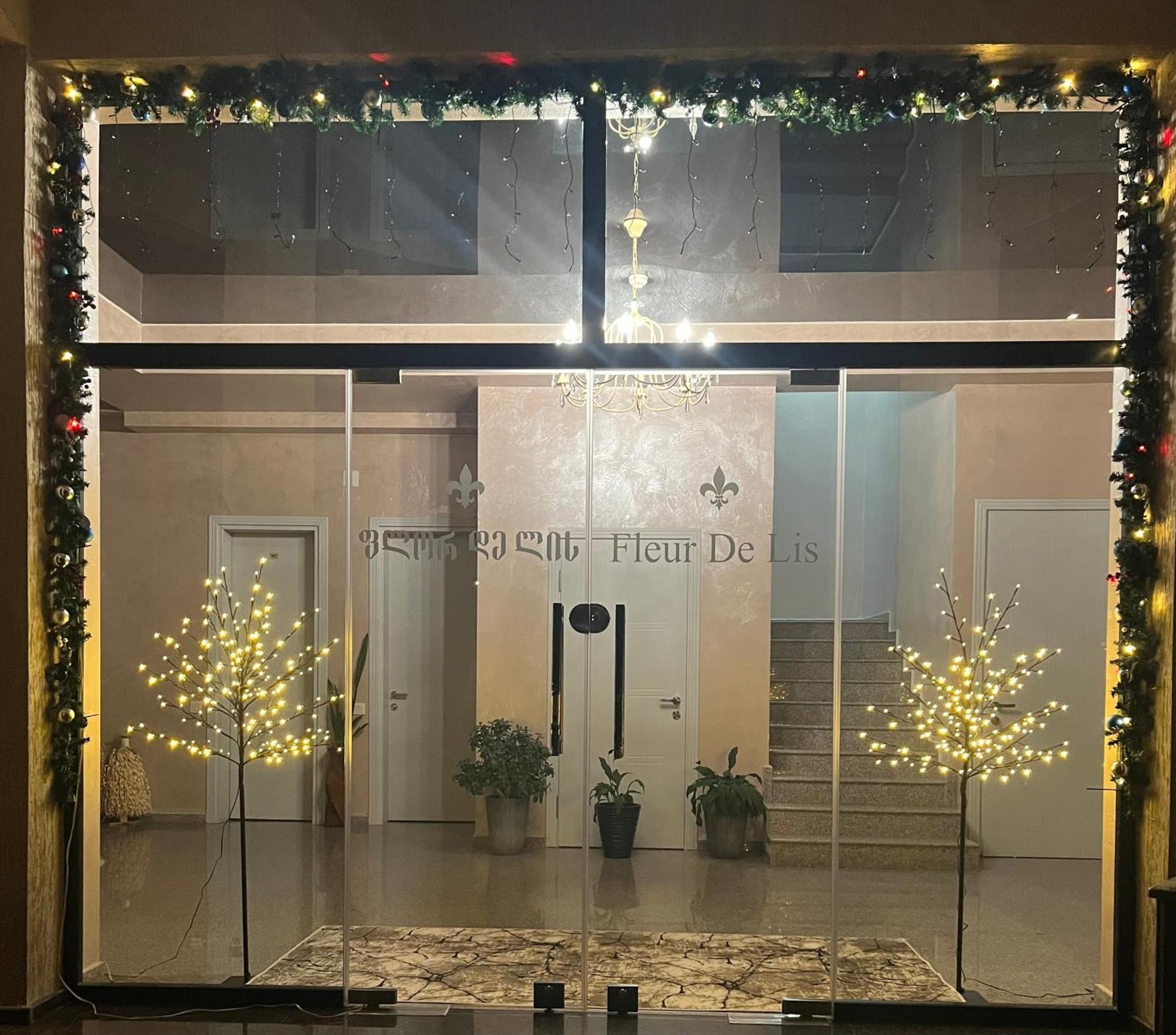 Hotel Fleur De Lis Gonio Exteriör bild